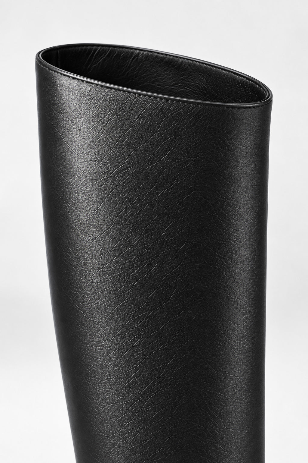 KOZAKI ICONIC LEATHER BLACK