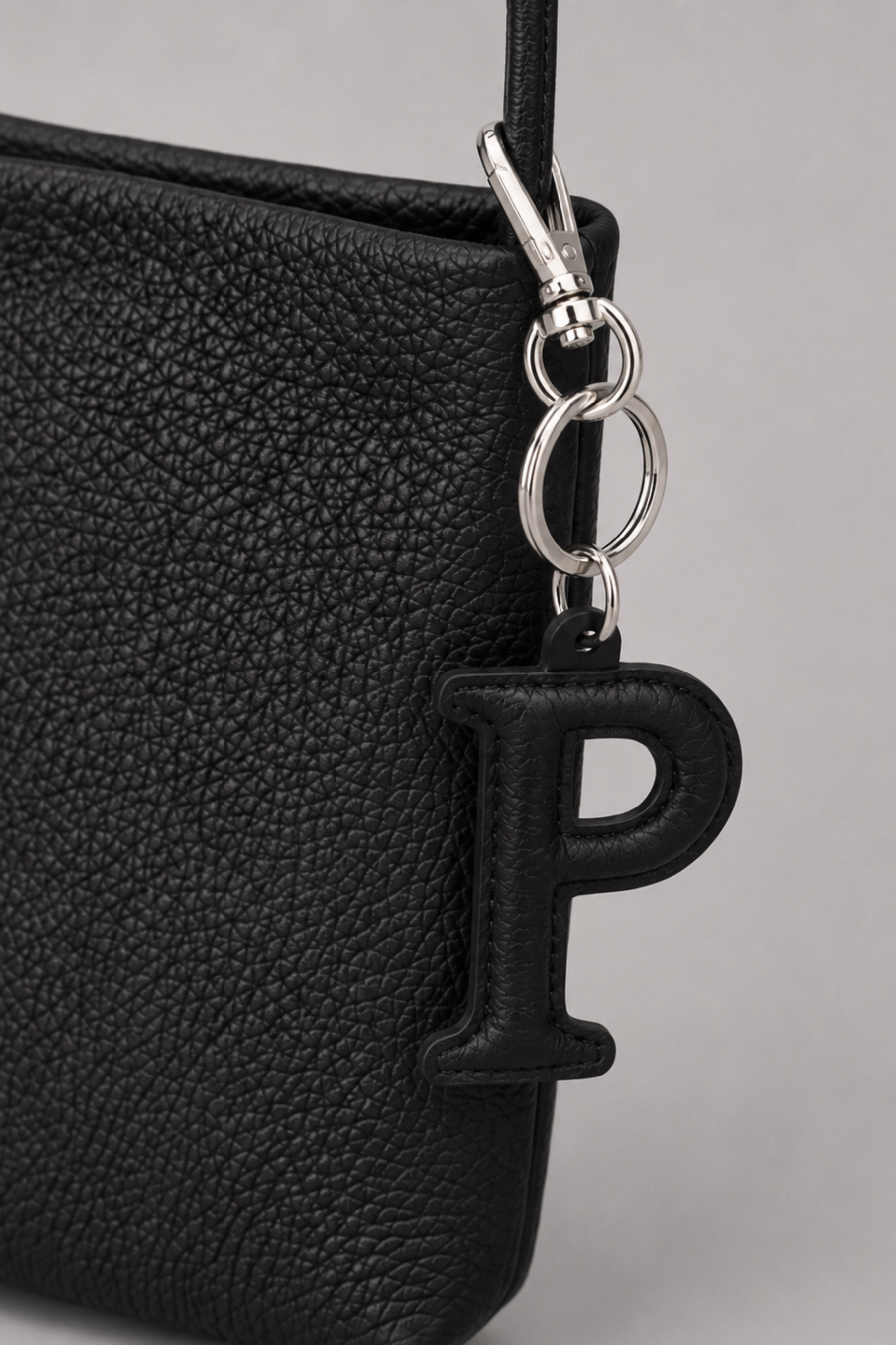 SASZETKA "P" CHARM CASE