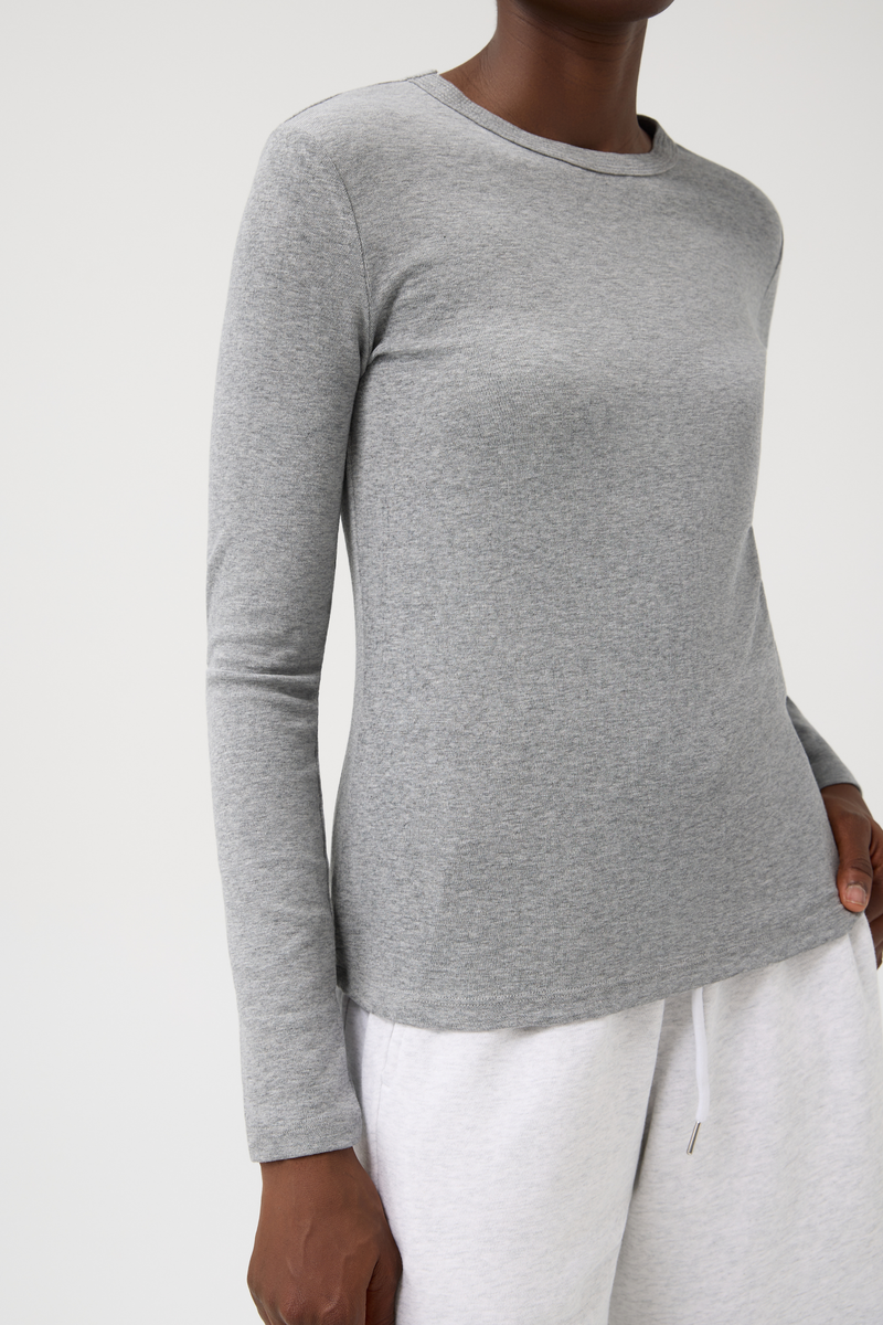 BLUZKA ESSENTIAL LONGSLEEVE