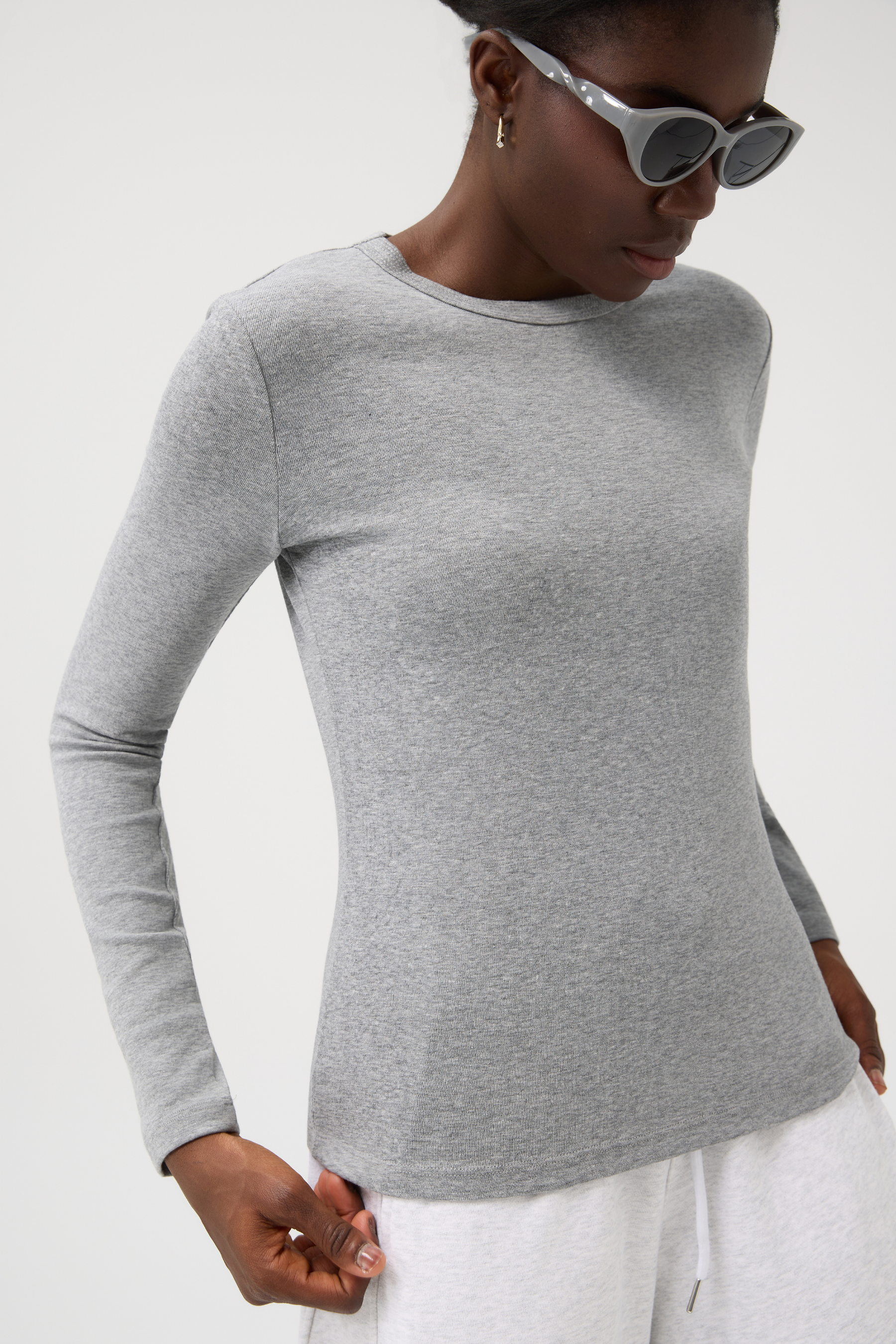 BLUZKA ESSENTIAL LONGSLEEVE